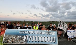 27/8/22 Los vecinos del Mar Menor denuncian la continua entrada de aguas contaminadas con diversos tóxicos, que se vierten de forma ilegal, en la Rambla del Albujón (Murcia), a 27 de agosto de 2022.