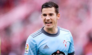 17/04/2022-Santi Mina del RC Celta de Vigo gesticula durante el partido de la Liga española entre, Athletic Club y Celta de Vigo en San Mamés el 17 de abril de 2022, en Bilbao, España.