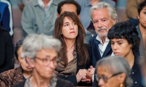 Charlotte Gainsbourg y Pierre Arditi, en una escena de la película