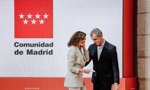 La presidenta de la Comunidad de Madrid, Isabel Díaz Ayuso, con el director de la Oficina del Español, Toni Cantó, en un acto en la Real Casa de Correos (la sede del gobierno regional) el pasado marzo. E.P./Carlos Luján