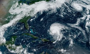 6/9/22 Imagen satelital cedida por la Oficina Nacional de Administración Oceánica y Atmosférica de Estados Unidos (NOAA), a través del Centro Nacional de Huracanes (NHC), donde se muestra la localización en el Atlántico del huracán Danielle (d) y la torme