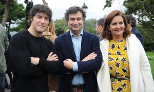 Los miembros del jurado del programa 'Masterchef': Jordi Cruz, Pepe Rodríguez y Samantha Vallejo-Nágera, posan tras ser ganadores de uno de los premios Ondas, en el acto de entrega de los Premios Ondas 2021 y 2021, en el Palacete Albéniz, a 16 de noviembr