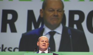 El canciller alemán, Olaf Scholz, se dirige a la convención del sindicato de policías alemanes GdP en Berlín.