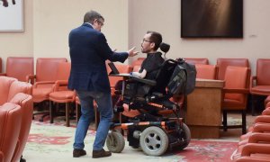 20/09/2022.- El portavoz del grupo socialista en el Congreso, Patxi López, conversa con su homólogo de Unidas Podemos, Pablo Echenique. Gustavo Valiente / Europa Press