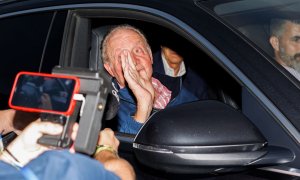 El rey emérito Juan Carlos I a su salida de Madrid con dirección Abu Dabi tras su visita a España, en el Aeropuerto Adolfo Suárez Madrid-Barajas, a 23 de mayo de 2022, en Madrid.