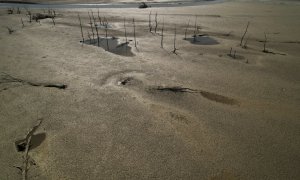 Las altas temperaturas registradas durante el verano y la escasez de precipitaciones han dejado el embalse de Yesa en mínimos. Fotografía del 20 de septiembre de 2022.