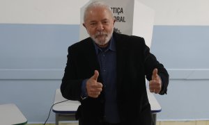 Lula votando