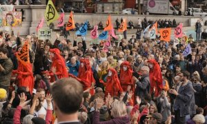 04/10/2022. Una de las acciones multitudinarias de Extinction Rebellion.