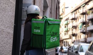 2022 - Un repartidor d'Uber Eats a Barcelona.