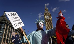 Manifestantes por la liberación de Julian Assange, en Londres, a 8 de octubre de 2022.