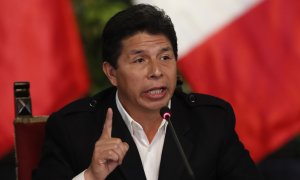 El presidente de Perú, Pedro Castillo, habla durante una rueda de prensa sobre las acusaciones de la Fiscalía en su contra.