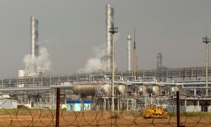 Una refinería de petróleo ubicada en un ramal del oleoducto Druzhba, se  ve cerca de Mozyr, a 300 kilómetros de Minsk.