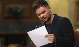 El portavoz parlamentario de ERC en el Congreso, Gabriel Rufián, interviene durante una sesión plenaria en el Congreso de los Diputados, a 13 de octubre de 2022, en Madrid (España).