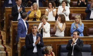 13/10/2022.- El presidente del Gobierno, Pedro Sánchez (i), este jueves en el Congreso, donde compareció para informar de las medidas económicas y sociales adoptadas ante la crisis provocada por la guerra en Ucrania y para dar cuenta de la reunión del últ