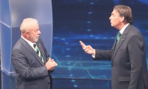 El candidato del Partido de los Trabajadores, Lula da Silva y el actual presidente brasileño, Jair Bolsonaro, durante el debate electoral en San Pablo (Brasil), a 16 de octubre de 2022.