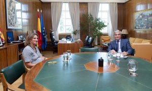 La vicepresidenta tercera y ministra para la Transición Ecológica, Teresa Ribera, con el presidente ejecutivo de Naturgy, Francisco Reynés, durante  la ronda de contactos para diseñar el Plan de Contingencia de seguridad energética con representantes del