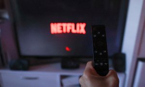 14/10/2022 Un usuario se conecta a la plataforma Netflix en Madrid