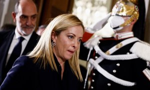 La recién nombrada primera ministra de Italia, Giorgia Meloni, asiste a una reunión con el presidente italiano Sergio Mattarella en el Palacio Quirinale en Roma, Italia, el 21 de octubre de 2022.