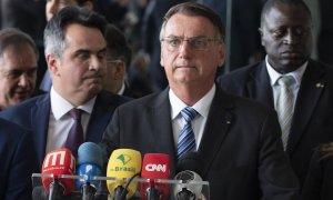 El presidente de Brasil, Jair Bolsonaro, comparece ante los medios tras su derrota electoral, en Brasilia a 1 de noviembre de 2022.