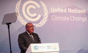 El presidente de la COP27, Sameh Shoukry , habla durante la inauguración del primer plenario de la cumbre climática celebrada en Egipto.