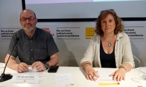 El president de la Plataforma per la Llengua, Òscar Escuder, i la seva directora, Rut Carandell, en una imatge d'arxiu.