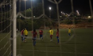 L'equip de dones refugiades de l'A.E. Ramassà durant un entrenament.