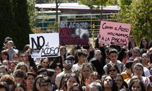 Concentración contra el acoso sexual en la Universidad de Granada.