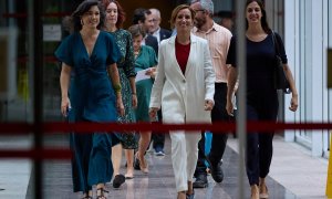 13/09/2022 Rita Maestre, junto a la portavoz de Más Madrid en la Asamblea, Mónica García, y acompañadas de Manuela Bergerot y María Pastor Valdés, a su llegada al debate del Estado de la Región