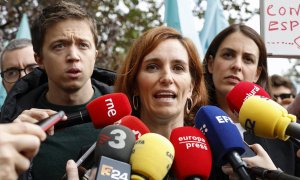 Mónica García, Íñigo Errejón y Rita Mestre, dirigentes de Más Madrid, en la manifestación convocada hoy por la defensa de la sanidad pública.