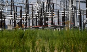 Vista de una subestación de distribución de electricidad de Red Eléctrica en la localidad madrileña de San Sebastián de los Reyes. AFP/Óscar del Pozo