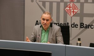 Eloi Badia, regidor d'Emergència Climàtica de l'Ajuntament de Barcelona, en la roda de premsa d'avui. Norma Vidal.