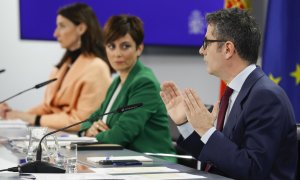 Los ministros de Política Territorial y portavoz del Gobierno; Isabel Rodríguez (c); Justicia, Pilar Llop (i) y Presidencia, Félix Bolaños (d), durante la rueda de prensa ofrecida tras la reunión del Consejo de Ministros