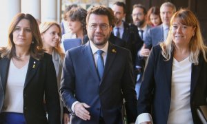 El president del Govern, Pere Aragonès, la consellera de la Presidència, Laura Vilagrà, i la consellera de Cultura, Natàlia Garriga, aquest dimarts al Consell Executiu extraordinari sobre el català celebrat a l'Institut d'Estudis Catalans.