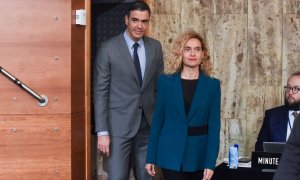 21/11/2022.- El presidente del Gobierno, Pedro Sánchez, y la presidenta del Congreso, Meritxell Batet, a su llegada a la sesión plenaria de la Asamblea Parlamentaria de la OTAN celebrada en Madrid. Gustavo Valiente / Europa Press