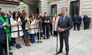 El líder de la oposición, Alberto Núñez Feijóo, en el patio del Congreso. Amanda García