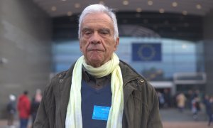 Carlos Vila, abogado de las familias de los fallecidos en las residencias de mayores de Madrid, durante su visita al Parlamento Europeo.