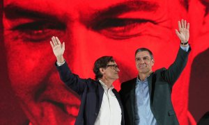 11/12/2022 El presidente del Gobierno y secretario general del PSOE, Pedro Sánchez, y el líder del PSC, Salvador Illa, durante un acto de apoyo al candidato socialista en Barcelona