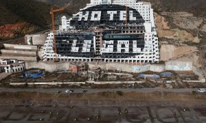 El hotel ubicado en la playa del Algarrobico en Carboneras (Almería).