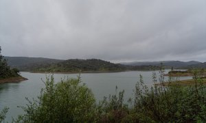 Vista del Pantano de la Minilla, embalse que suministra a la capital Andaluza, a 12 de Diciembre de 2022 en Sevilla, (Andalucía, España).