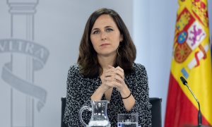 La ministra de Derechos Sociales y Agenda 2030, Ione Belarra, durante una rueda de prensa del Consejo de Ministros, en el Palacio de la Moncloa, a 13 de diciembre de 2022.