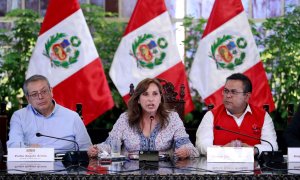 La presidenta de Perú, Dina Boluarte, durante una reunión con alcaldes y gobernadores en el Palacio de Gobierno, en Lima, Perú, a 17 de diciembre de 2022.