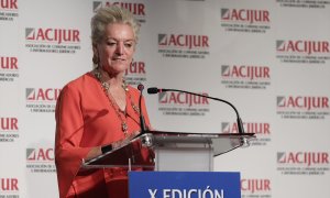 La jueza María Luisa Segoviano interviene durante la clausura de la X Edición de los Premios Puñetas que concede la Asociación de Comunicadores e Informadores Jurídicos (ACIJUR) en el Teatro del Instituto Francés de Madrid, a 5 de octubre de 2021