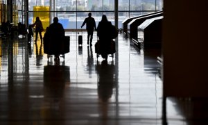 Pasajeros recorriendo la terminal 4 del aeropuerto Adolfo Suárez Madrid-Barajas.