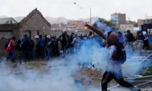 Manifestantes se enfrentan a la Policía en Perú para exigir elecciones anticipadas y la liberación del expresidente Pedro Castillo.