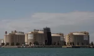 Vista de la planta regasificadora de Enagás en el Puerto de Barcelona. E.P./David Zorrakino