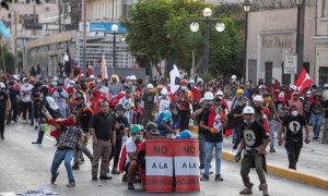 Miles de personas participan en protesta contra la presidenta peruana Dina Boluarte