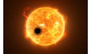 Representación artística de un exoplaneta en tránsito con una cola de helio en fuga