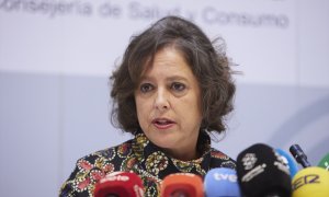 La consejera de Salud y Consumo de la Junta de Andalucía, Catalina García, durante la rueda de prensa en la Consejería de Salud y Consumo, a 25 de enero de 2023 en Sevilla (Andalucía, España).