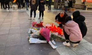 Velas y flores en la Plaza Alta de Algeciras.