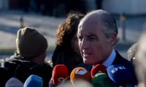 El expresidente de la Comunidad Valenciana Francisco Camps ofrece declaraciones a los medios a su llegada al juicio por el contrato de Fitur a la trama 'Gürtel', en la Audiencia Nacional de San Fernando de Henares, a 23 de enero de 2023